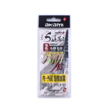 Il Sabiki Akami Serie AKSBGR è una montatura da mare con 6 ami dorati rivestiti in vera pelle di pesce, arricchiti da perline e filamenti luccicanti. Montati su fluorocarbon 100% con distanza di 25 cm tra gli ami, garantiscono invisibilità, resistenza e un’attrattiva letale su sgombri, sugarelli, lanzardi e altre specie da branco