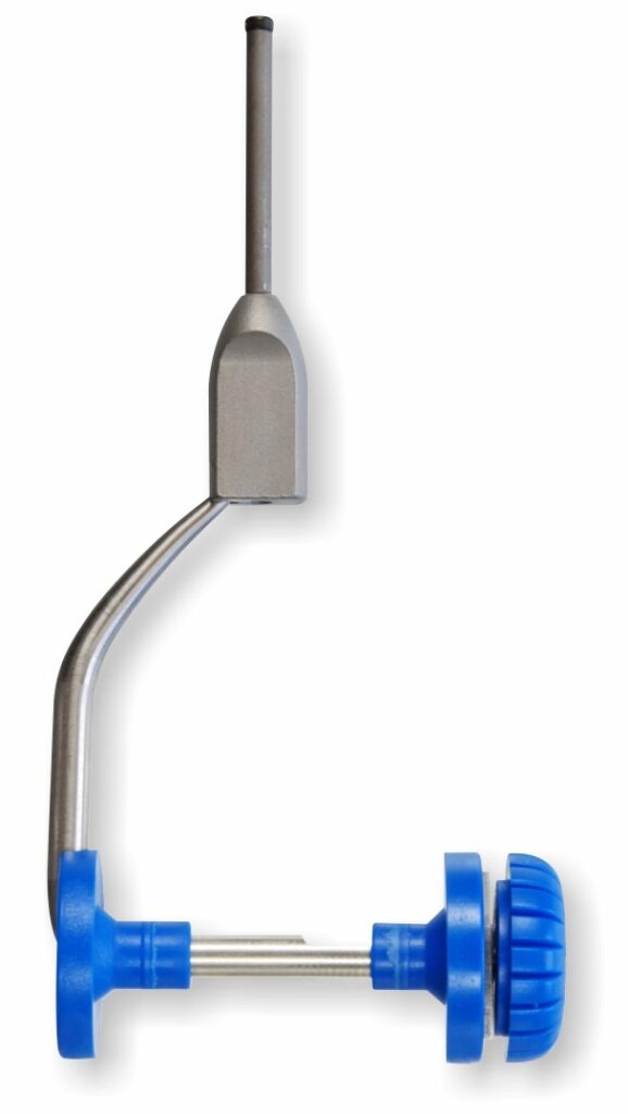 Bobinatore in acciaio inox ideale per la costruzione di grandi artificiali e streamers. Il suo tubetto di diametro maggiorato consente l’uso di filati voluminosi come floss, microciniglie etc. Munito di frizione per una precisa regolazione della tensione del filo. Adatto per bobine di varie dimensioni.

Busta da 1 pezzo, confezione da 10 buste.