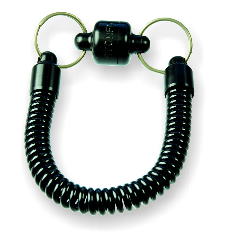 Bottone di servizio con forti magneti per appendere pronto all’uso il guadino, il raffietto o altri accessori. La molla in materiale plastico durevole ha una buona potenza e si estende fino a cm 130.

Busta da 1 pezzo, confezione da 5 buste.