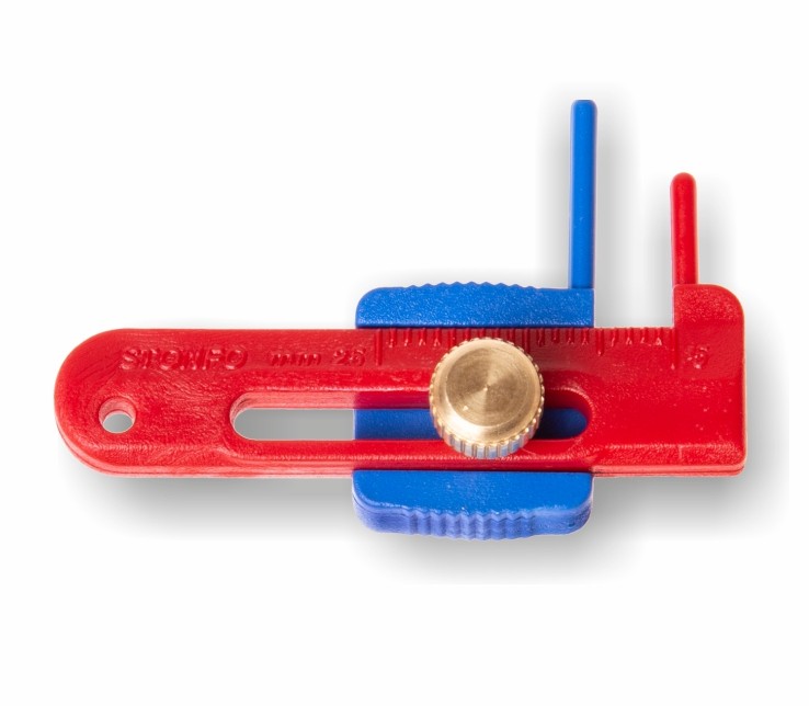 Permette la realizzazione di asole perfettamente uguali e della grandezza voluta ( 5-25 mm ).

Busta da 1 pezzo, confezione da 10 buste.