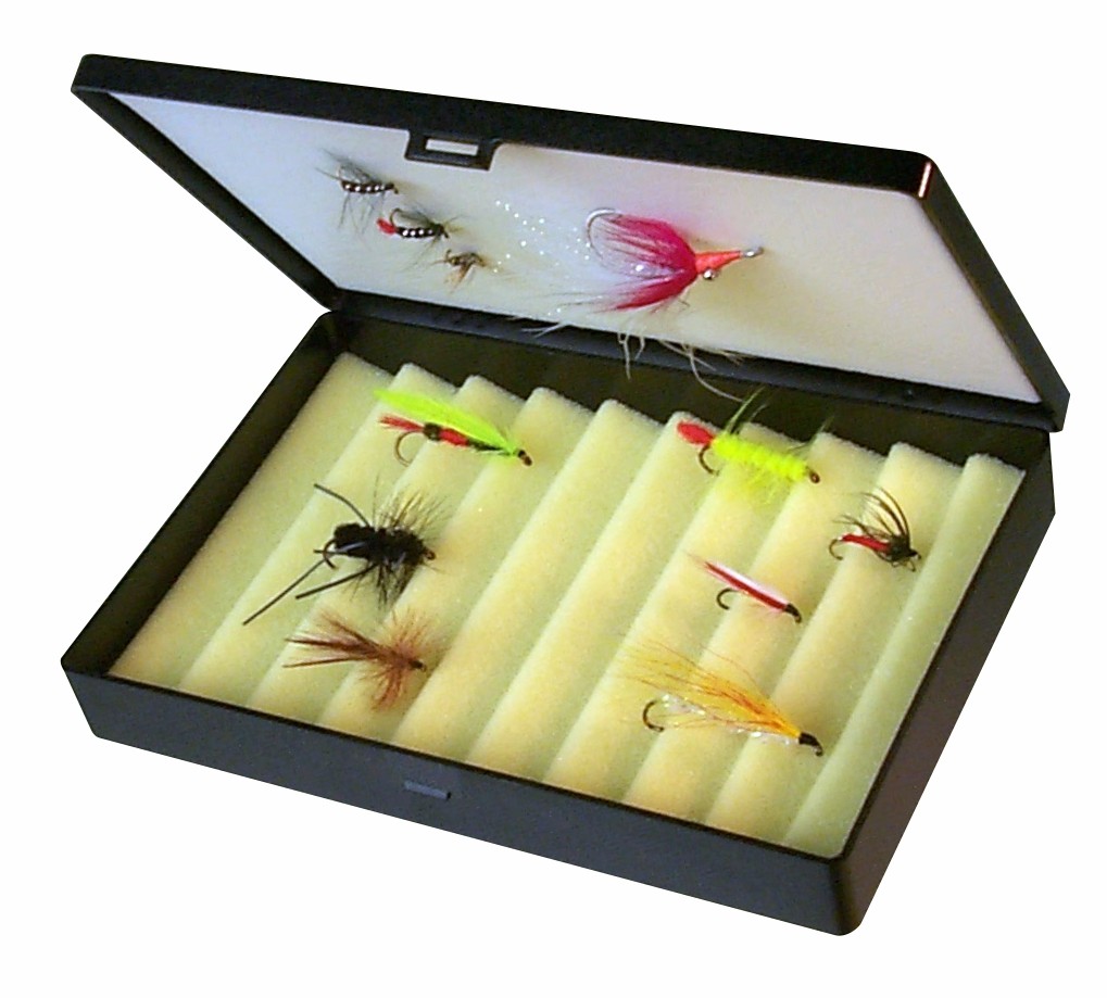 Scatola infrangibile per mosche con gomma espansa piatta sul coperchio e ondulata sul fondo. Dimensioni mm 150x100x20. Busta da 1 pezzo, confezione da 6 buste.