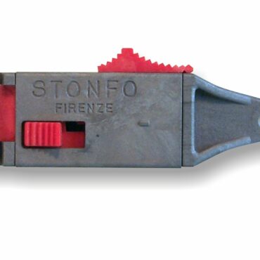 Dispositivo che permette di bloccare sul cavo dell’affondatore qualsiasi pinza di sgancio.
Blister da 1 pezzo, confezione da 10 blister.