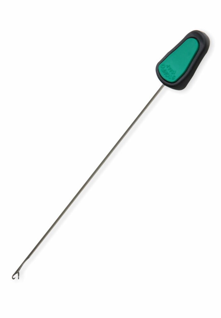 Ago con stelo in acciaio lungo mm 145 con chiusura a paletta, ideale per la realizzazione di stringers o per infilare il terminale direttamente all'interno di stick in pva. L'impugnatura dell'ago è di forma ergonomica con inserto in gomma anti-scivolo.

Busta da 1 pezzo, confezione da 10 buste.