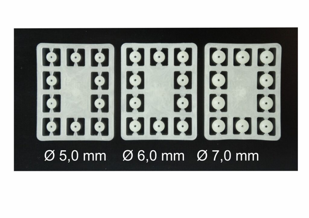 Perle sferiche fotoluminescenti in gomma morbida.

Misure: Ø mm 5,0 - 6,0 - 7,0

Busta da 20 pezzi, confezione da 10 buste.