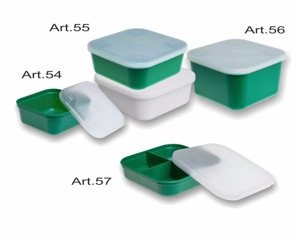 Quattro misure con coperchio forato e chiusura di sicurezza. Gli art. 54 - 55 - 56 sono disponibili anche in colore bianco per visualizzare meglio alcuni tipi di esche come il ver de vase. Confezione da 10 pezzi.