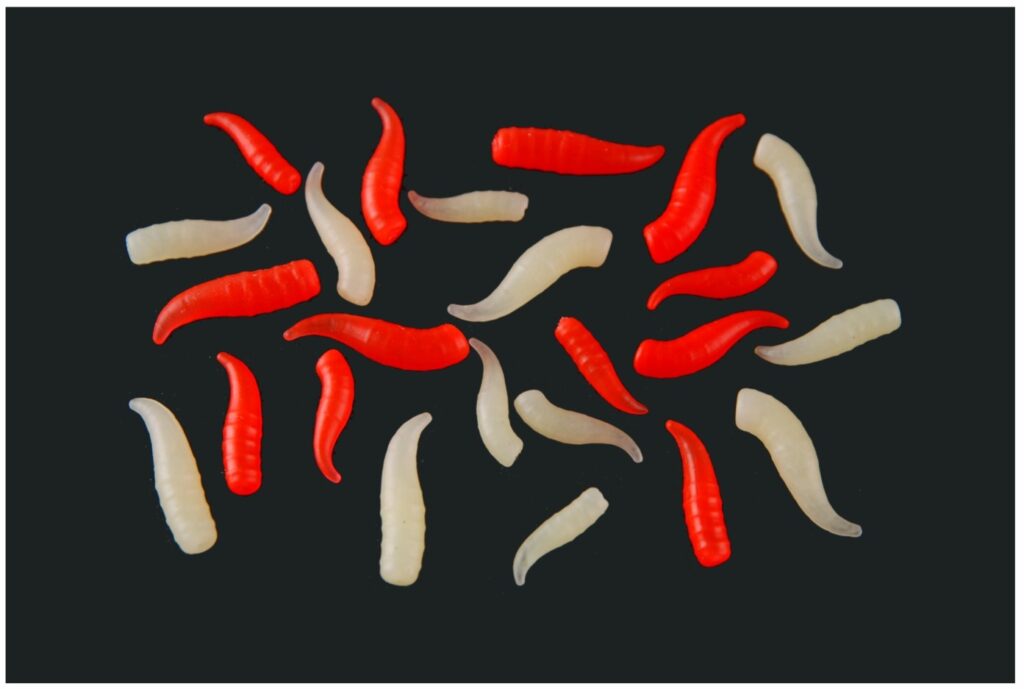 Bigattini artificiali, assortiti in varie misure, forme e colori, possono essere innescati da soli od in combinazione con esche naturali. La loro leggerezza può essere utilizzata per controbilanciare il peso dell’amo. Per aumentarne l’efficacia possono essere aggiunti aromi.

Busta da 24 pezzi, confezione da 10 buste.